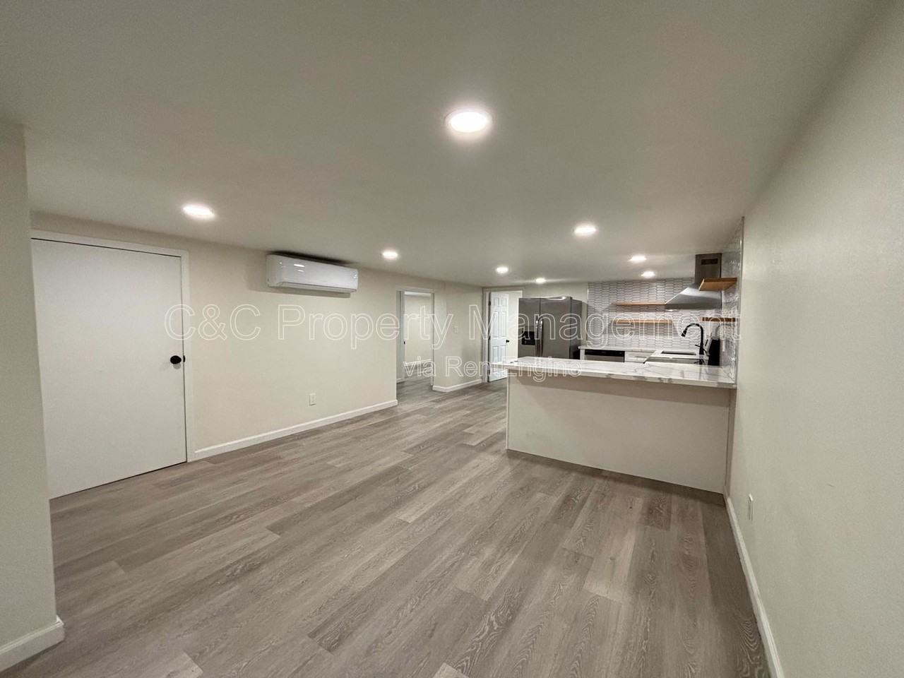 846 42nd St #B - Photo 4 of 9