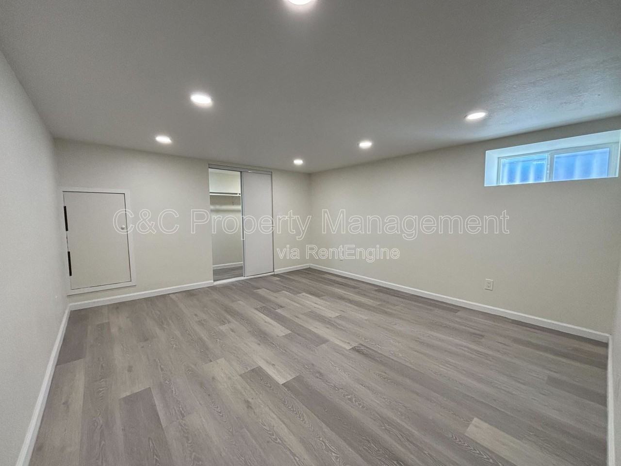 846 42nd St #B - Photo 5 of 9