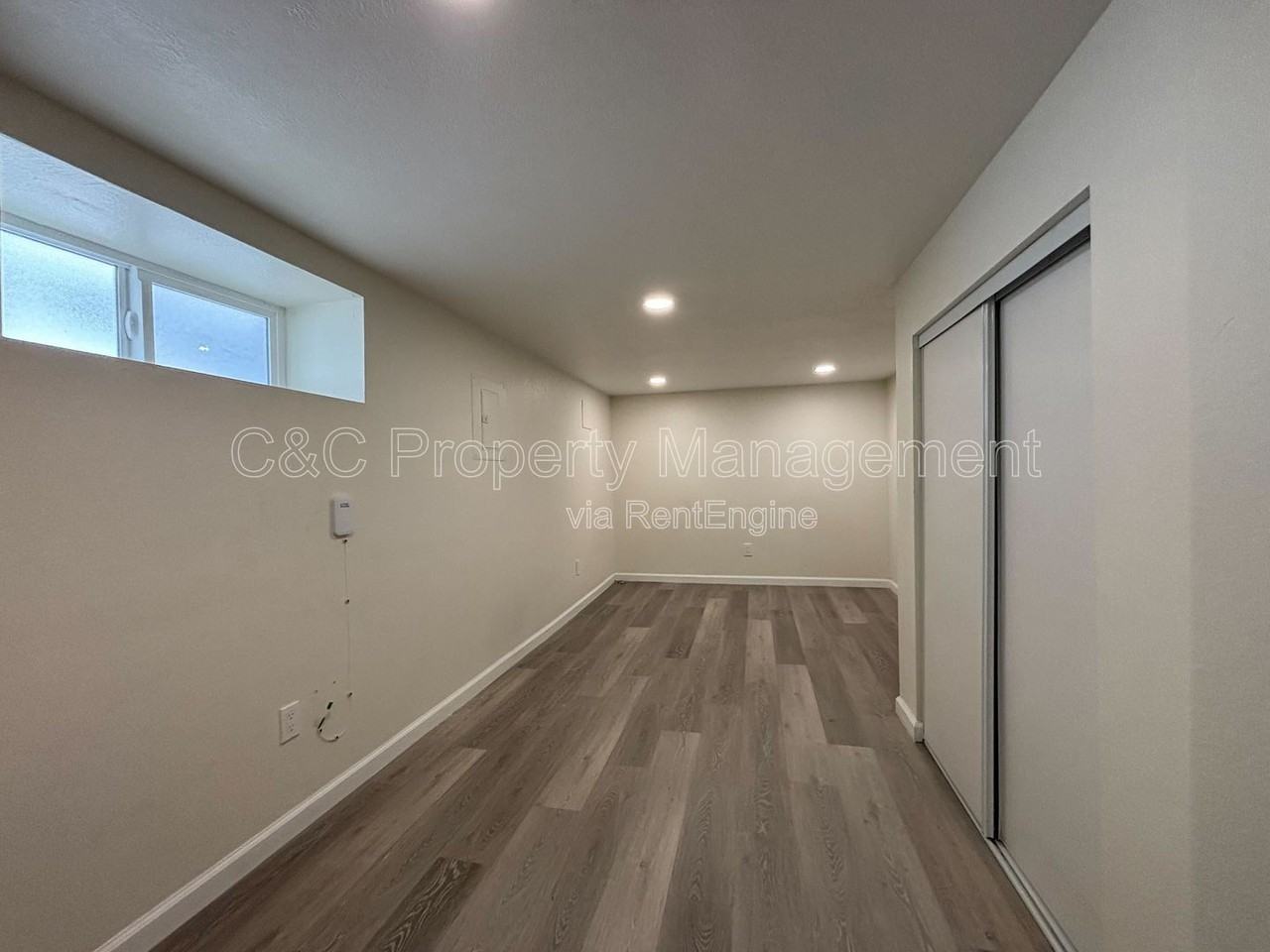 846 42nd St #B - Photo 6 of 9