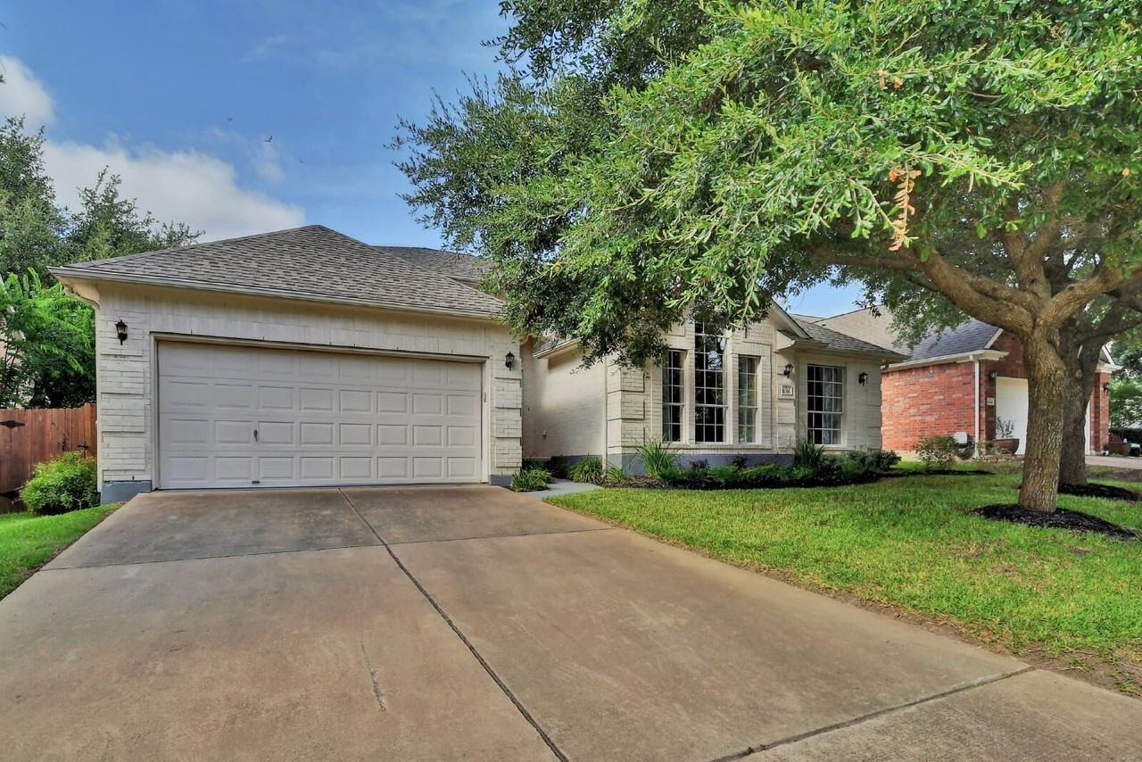 1016 Savanna Ln - Photo 2 of 26