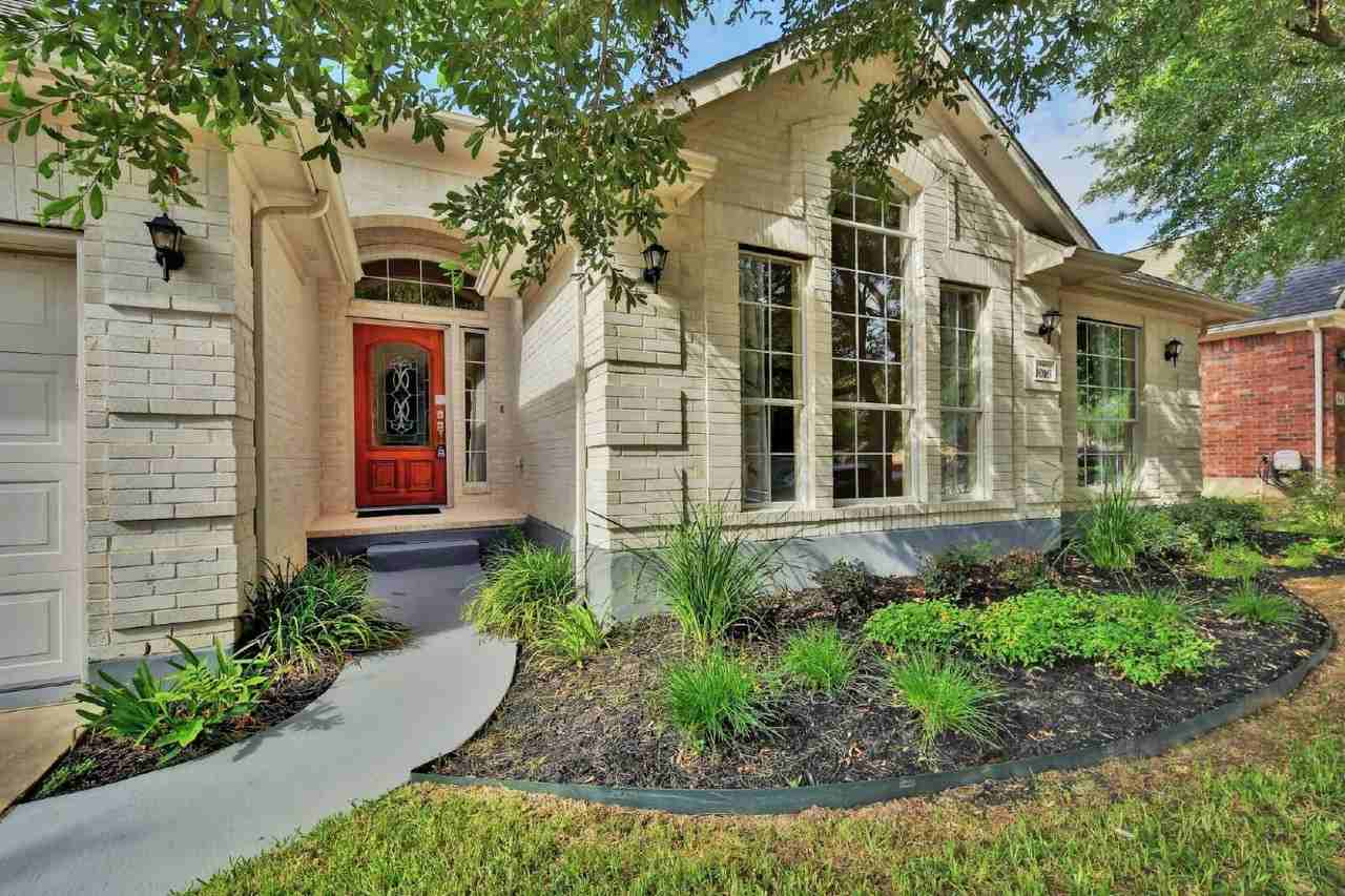 1016 Savanna Ln - Photo 3 of 26