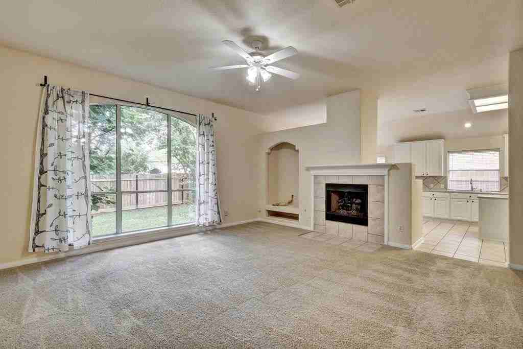 1016 Savanna Ln - Photo 4 of 26