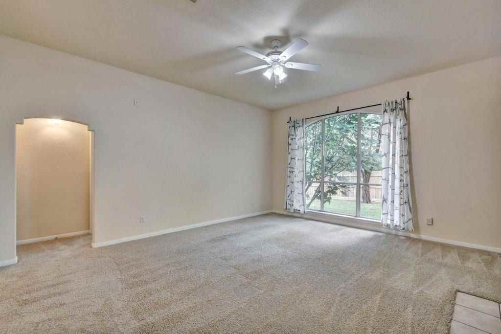 1016 Savanna Ln - Photo 6 of 26