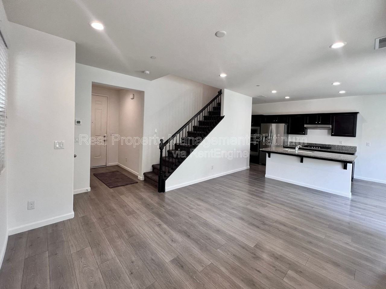 2560 Daisy Dr - Photo 3 of 27