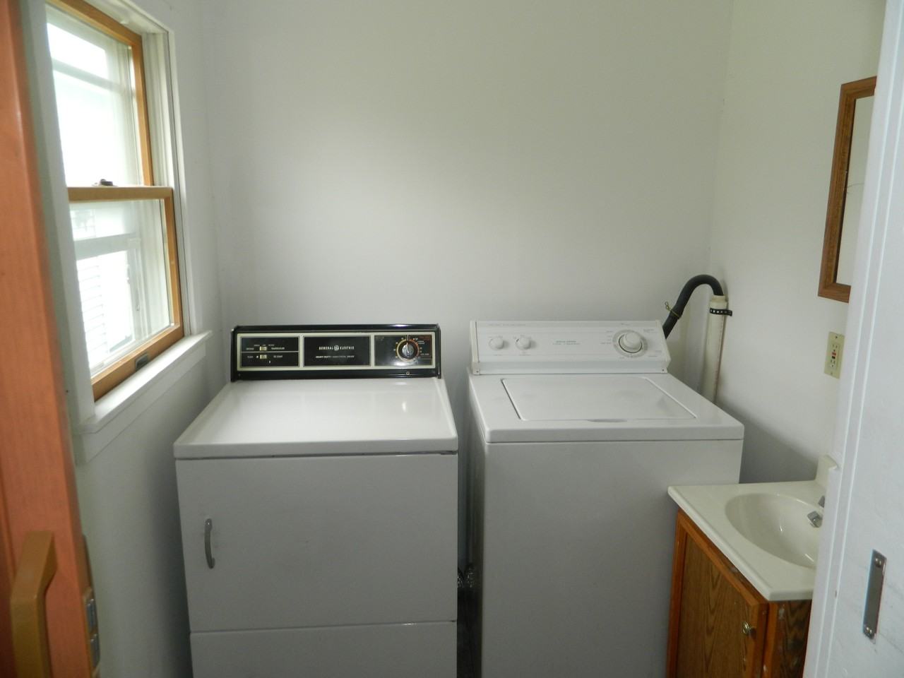 145 N Main St - Photo 3 of 11