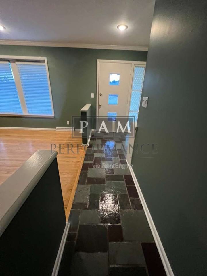 8862 N Malibu Dr - Photo 2 of 32