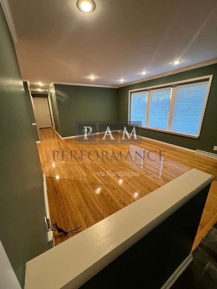 8862 N Malibu Dr - Photo 3 of 32