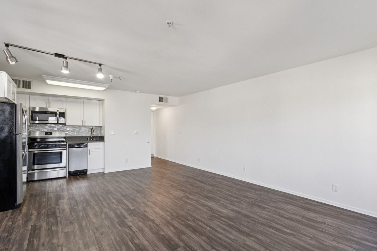 CentrePointe Apartments - Photo 2 of 11