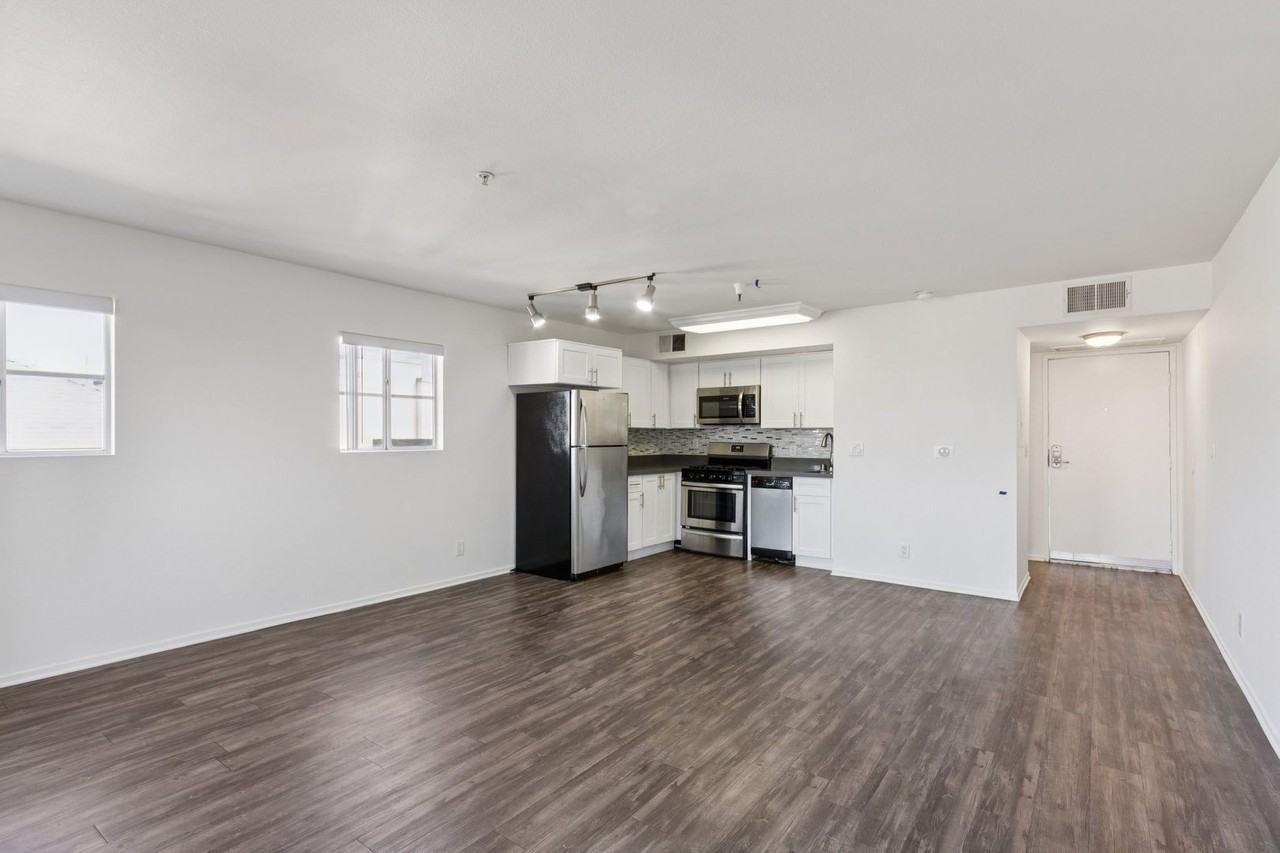 CentrePointe Apartments - Photo 3 of 11