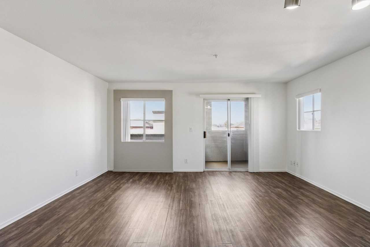 CentrePointe Apartments - Photo 4 of 11