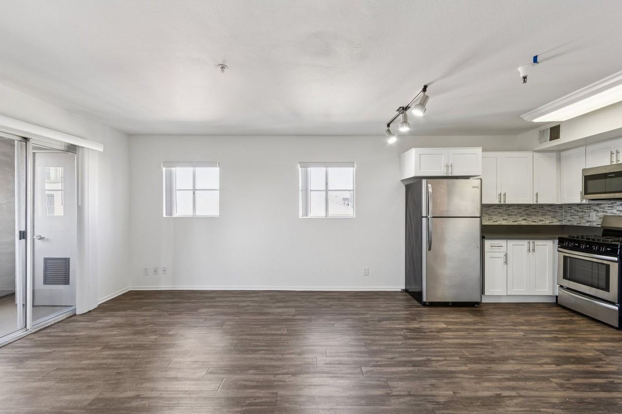 CentrePointe Apartments - Photo 5 of 11