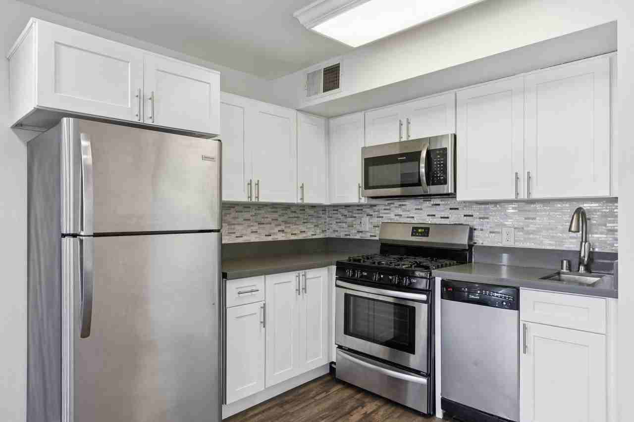 CentrePointe Apartments - Photo 6 of 11