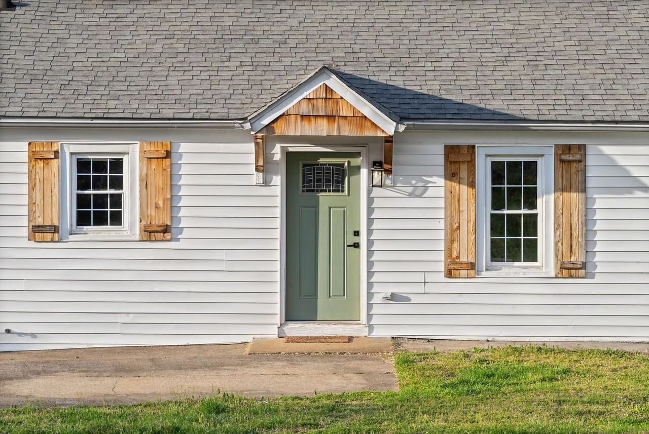 1251 Daniel St - Photo 4 of 26