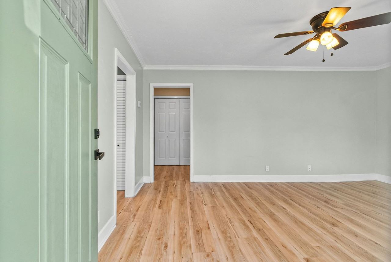 1251 Daniel St - Photo 5 of 26
