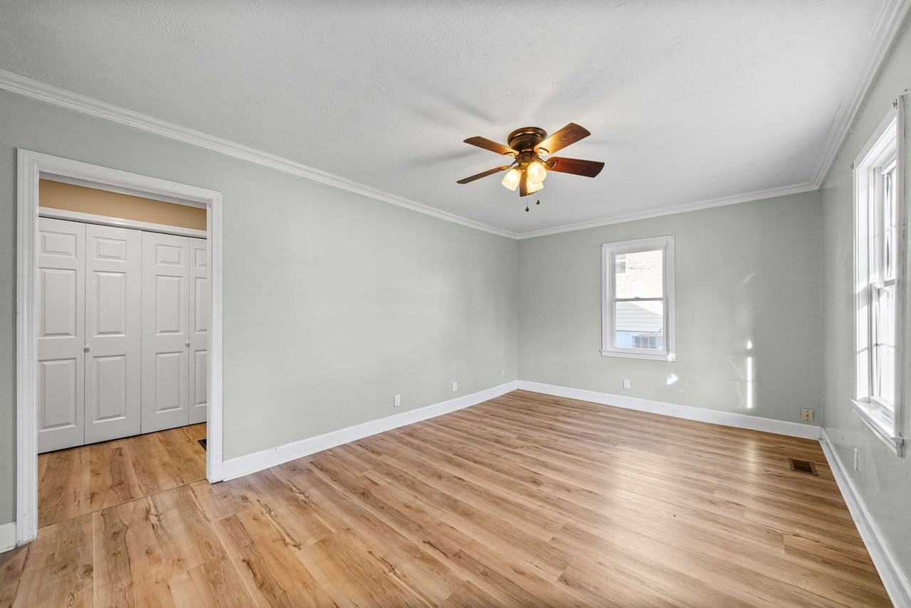 1251 Daniel St - Photo 6 of 26