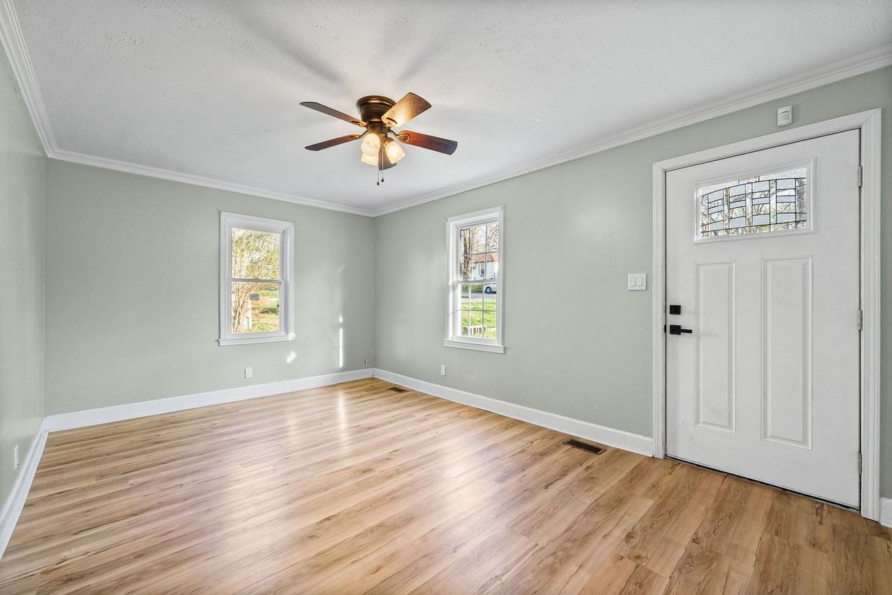 1251 Daniel St - Photo 7 of 26