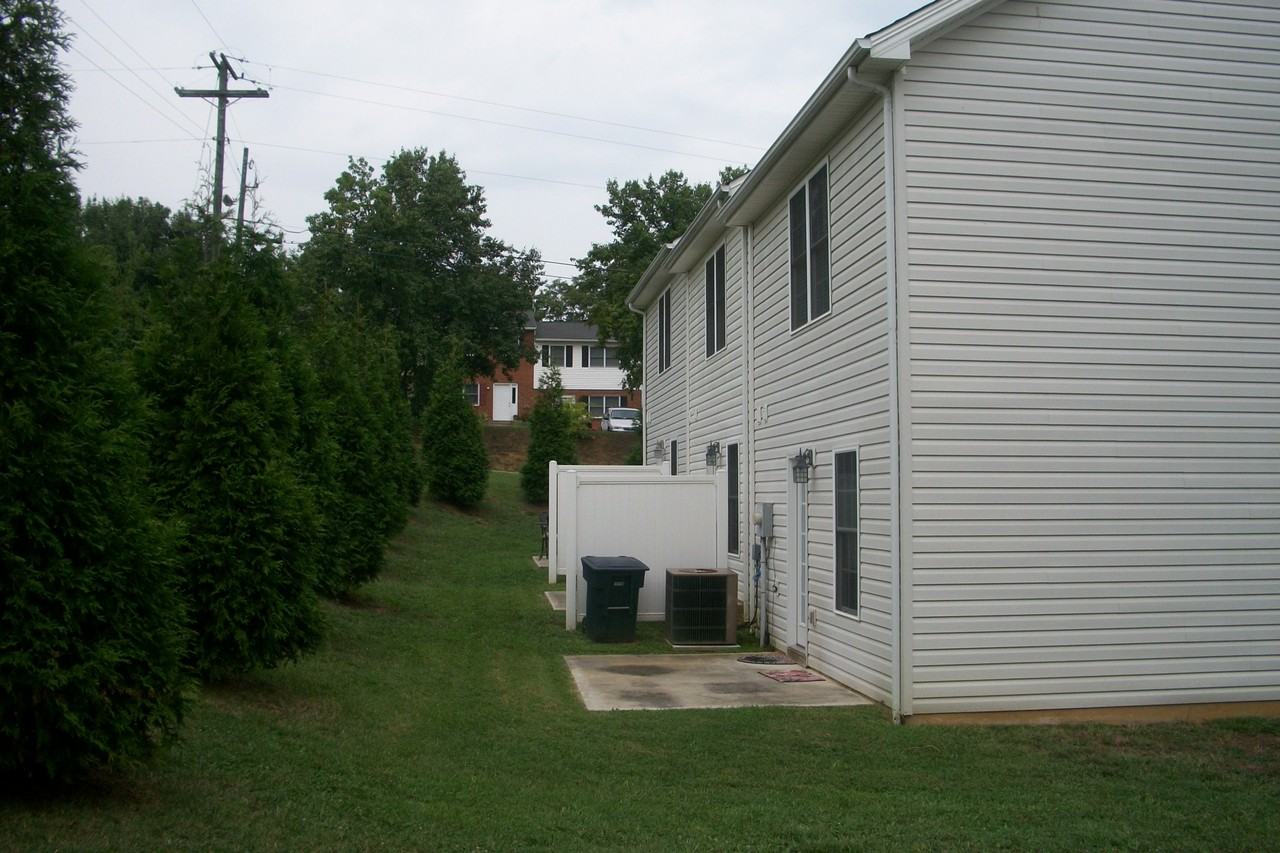 2625 Belle Ave NE - Photo 3 of 11