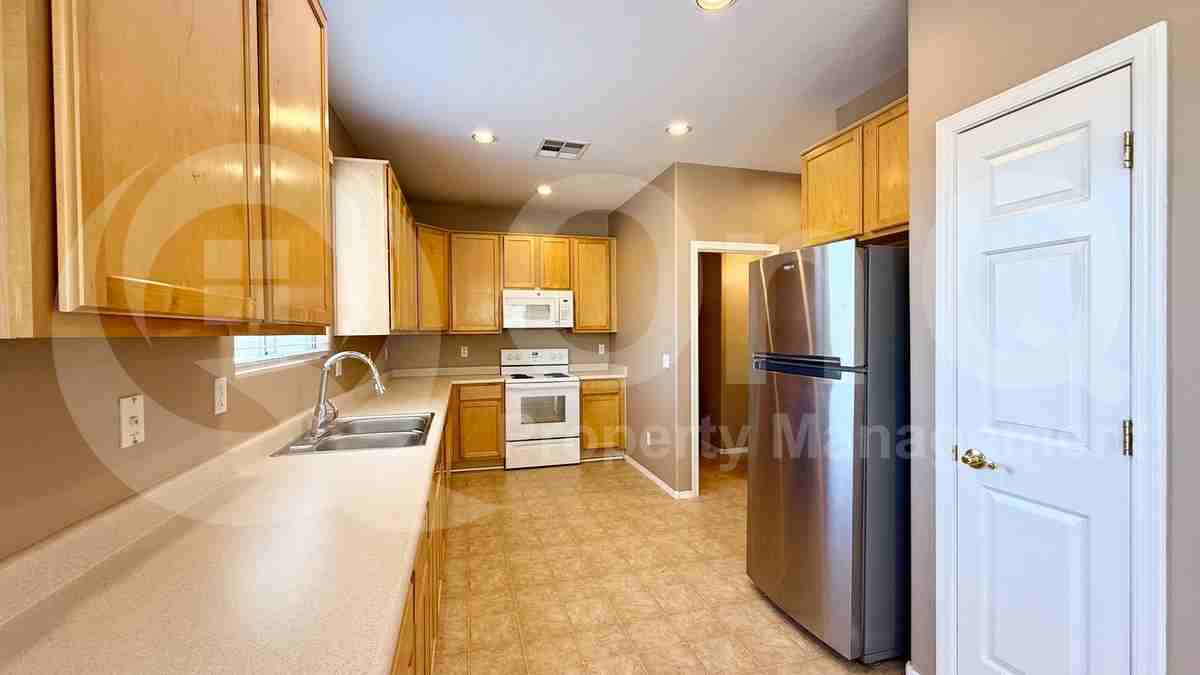 1913 E Hawken Pl - Photo 4 of 20