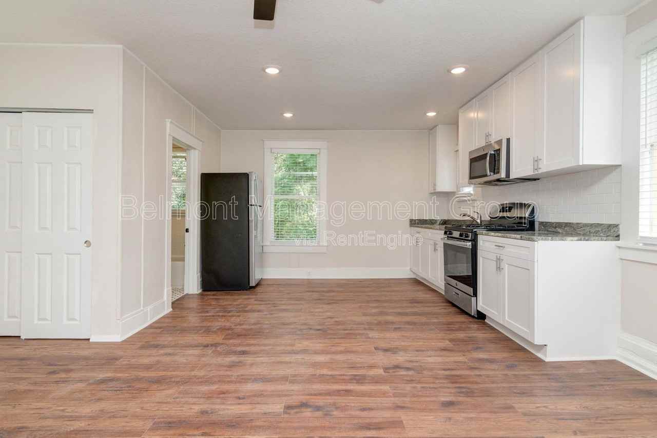 611 S Park Ave #8 - Photo 4 of 16