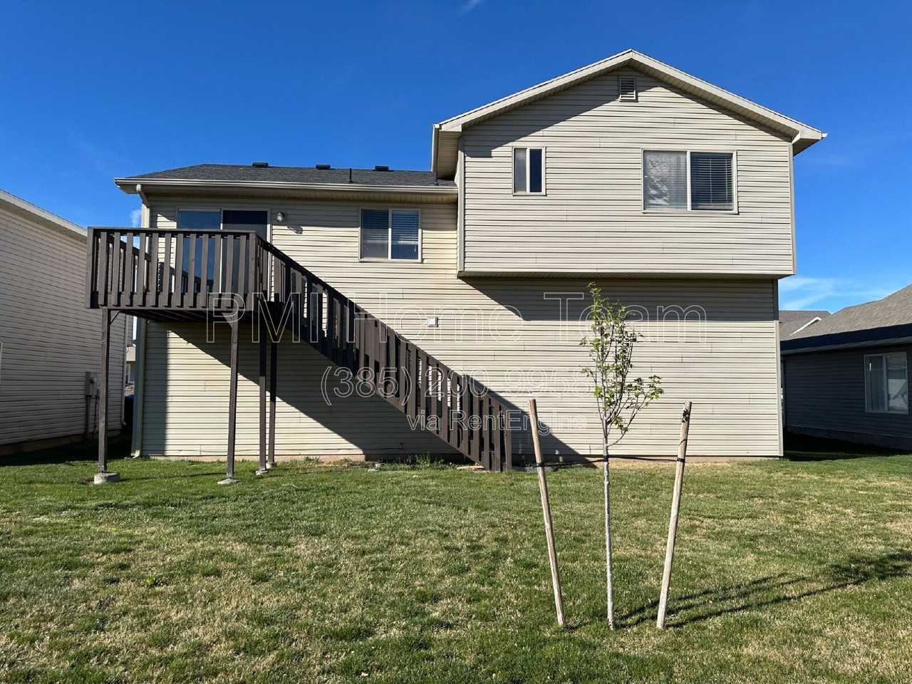 3133 W 525 N - Photo 3 of 23