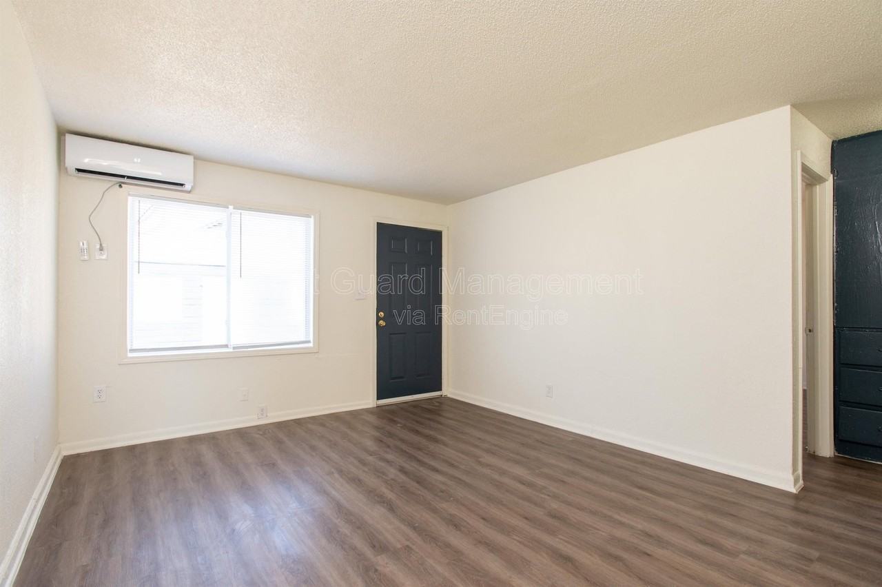 735 S Beverly Dr #735B - Photo 4 of 22