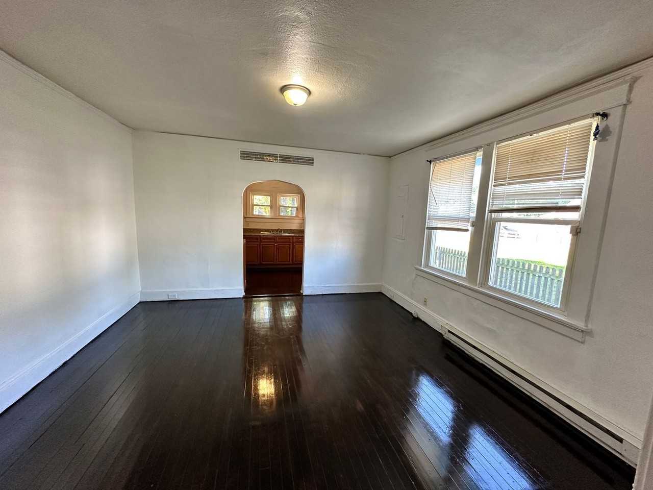 3154 Stockton St - Photo 5 of 14