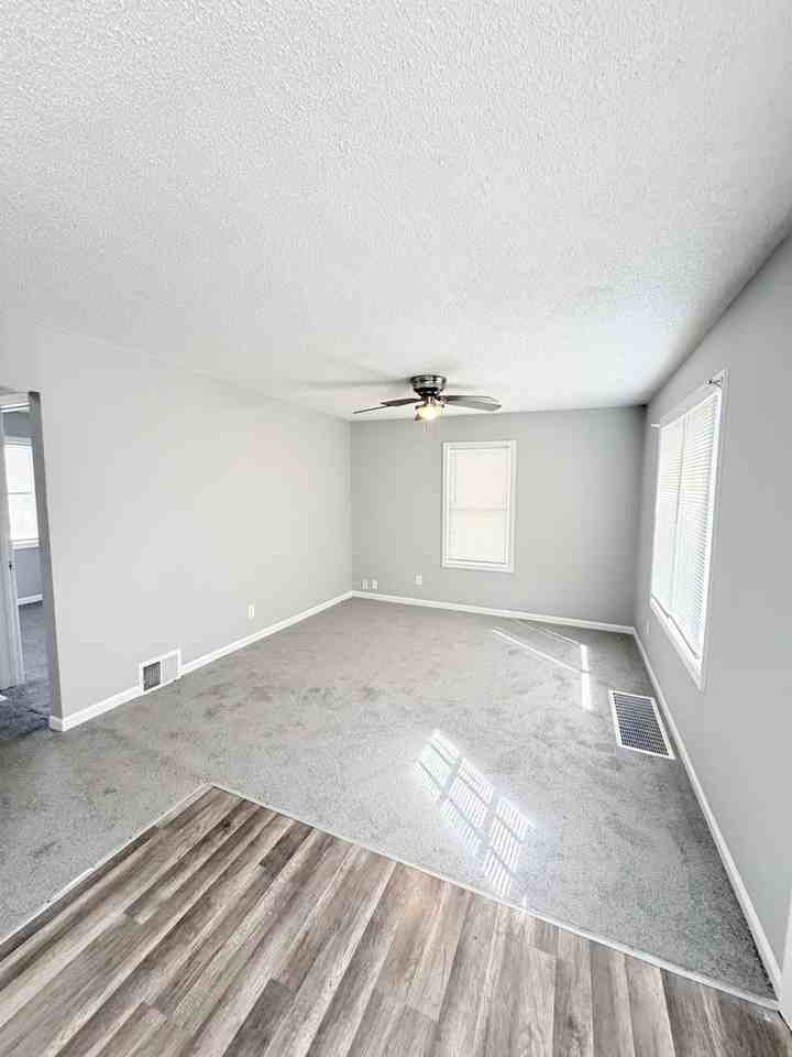 10516 E 27th Ter S - Photo 3 of 11