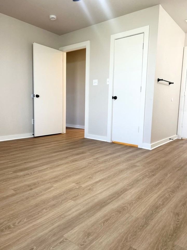 301 Schumacher Dr - Photo 6 of 9