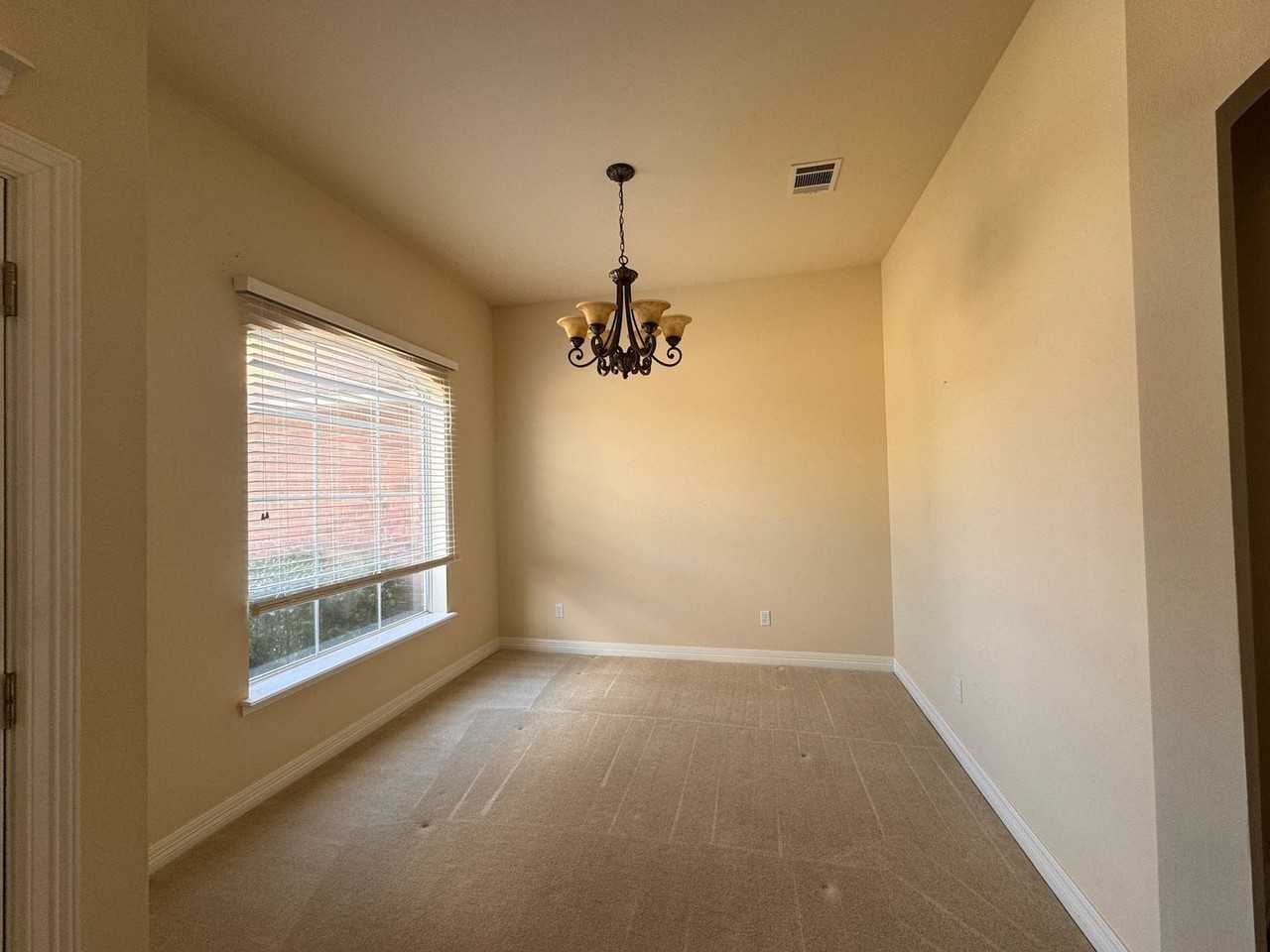 215 Avondale Ln - Photo 2 of 12