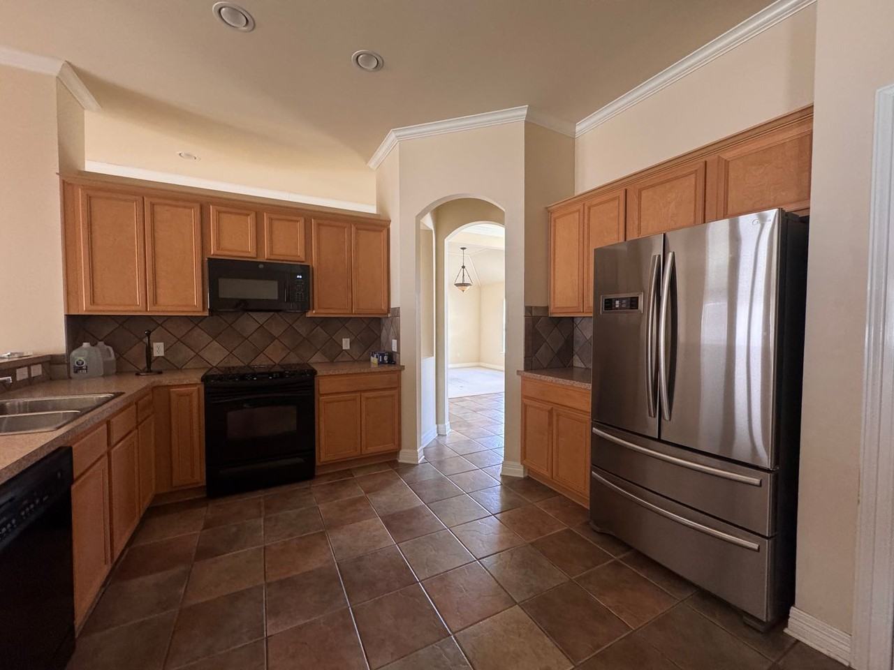 215 Avondale Ln - Photo 3 of 12