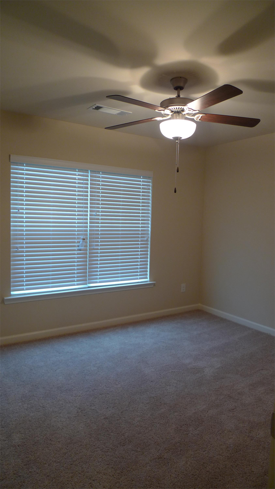 92 Greenfield Dr - Photo 6 of 11