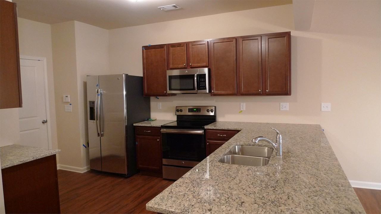 92 Greenfield Dr - Photo 5 of 11