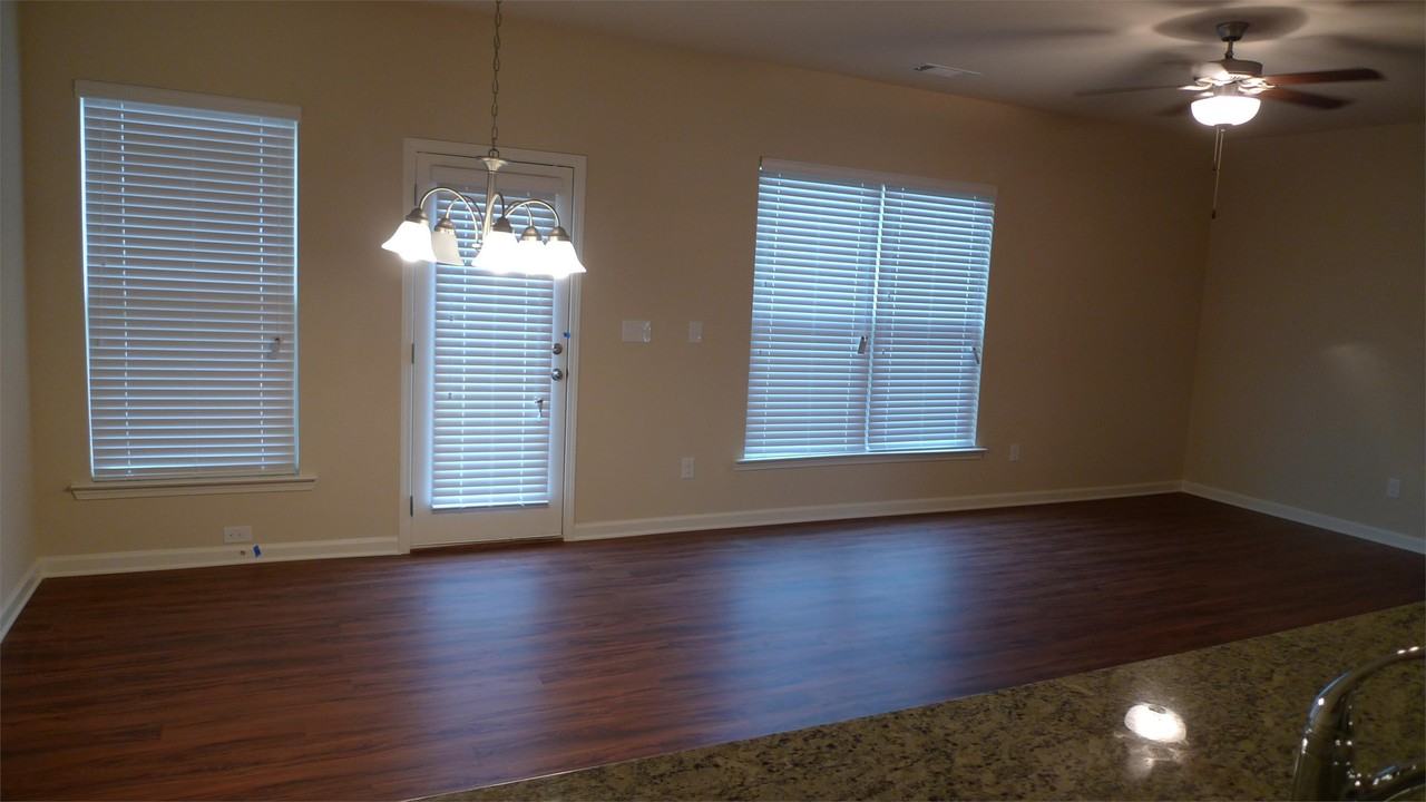 92 Greenfield Dr - Photo 4 of 11
