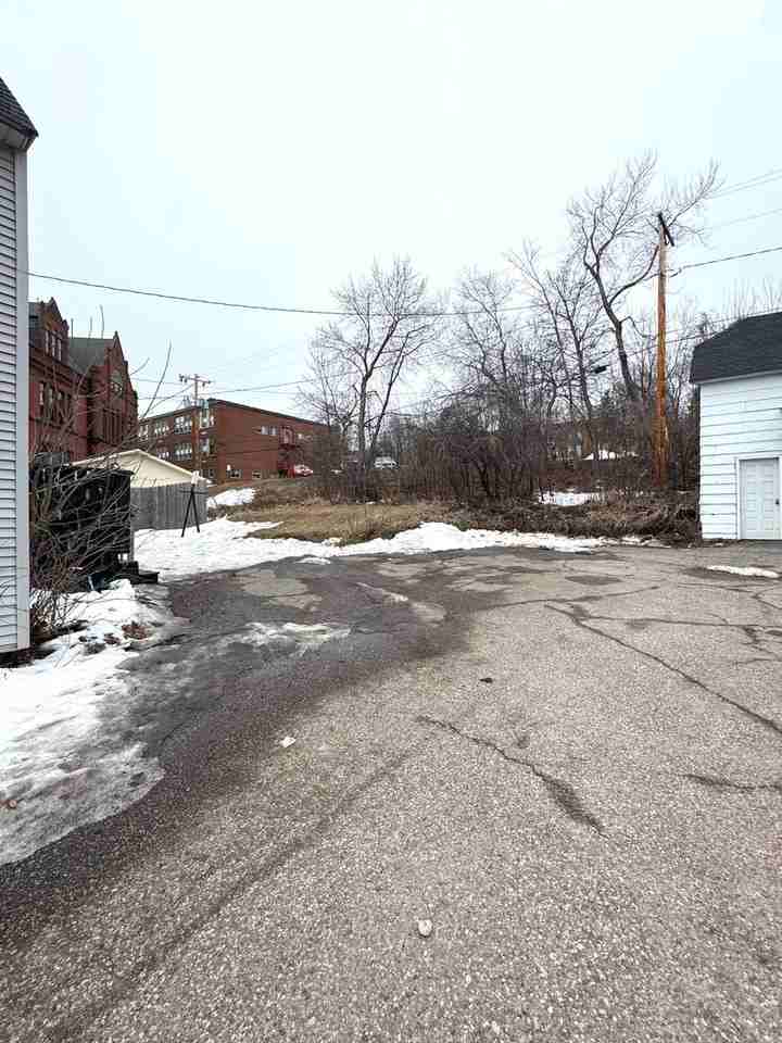 1821 E 1st St - Photo 2 of 21