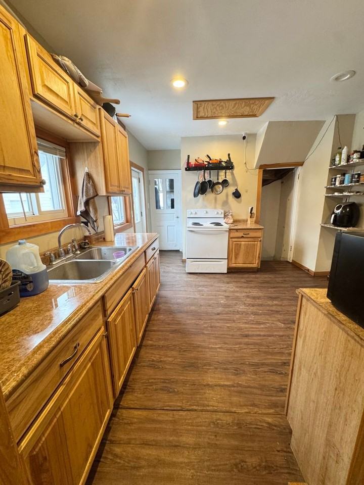 1821 E 1st St - Photo 5 of 21