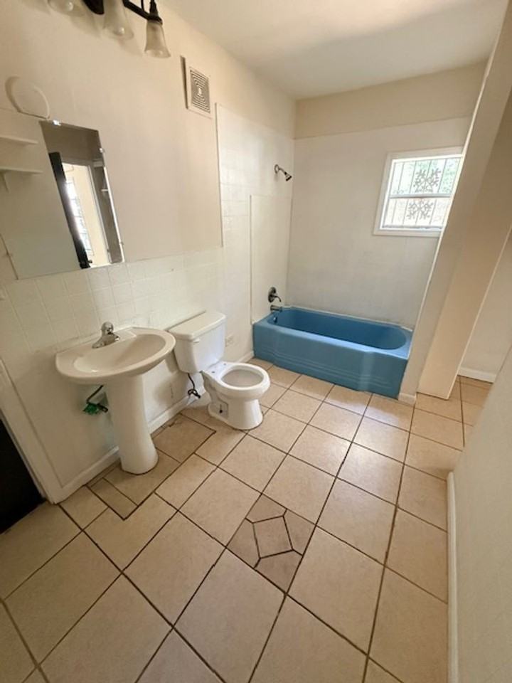 3624 36th Ct - Photo 5 of 9