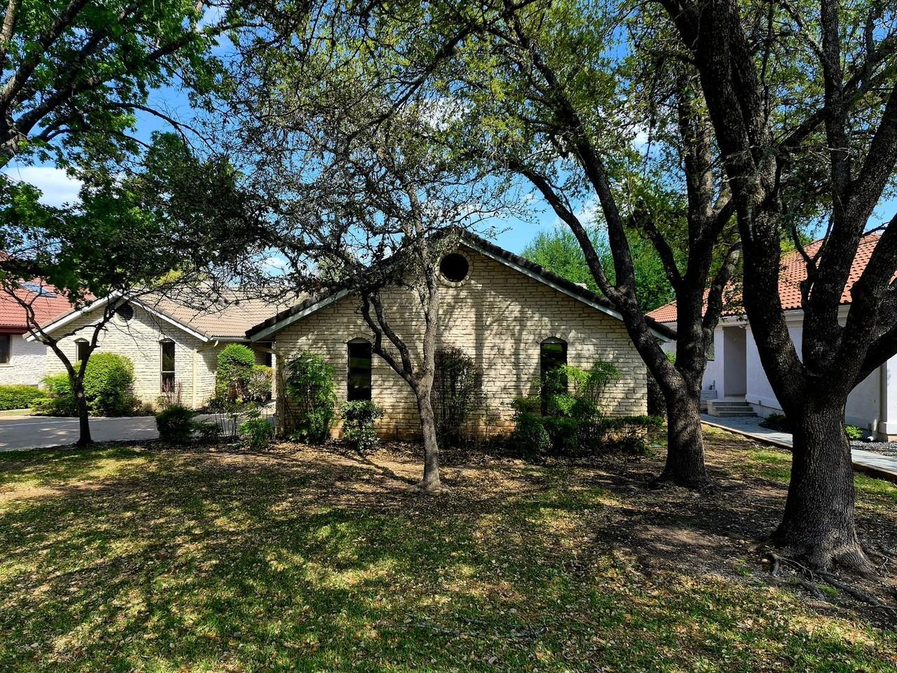 16 Tiburon Dr - Photo 3 of 25