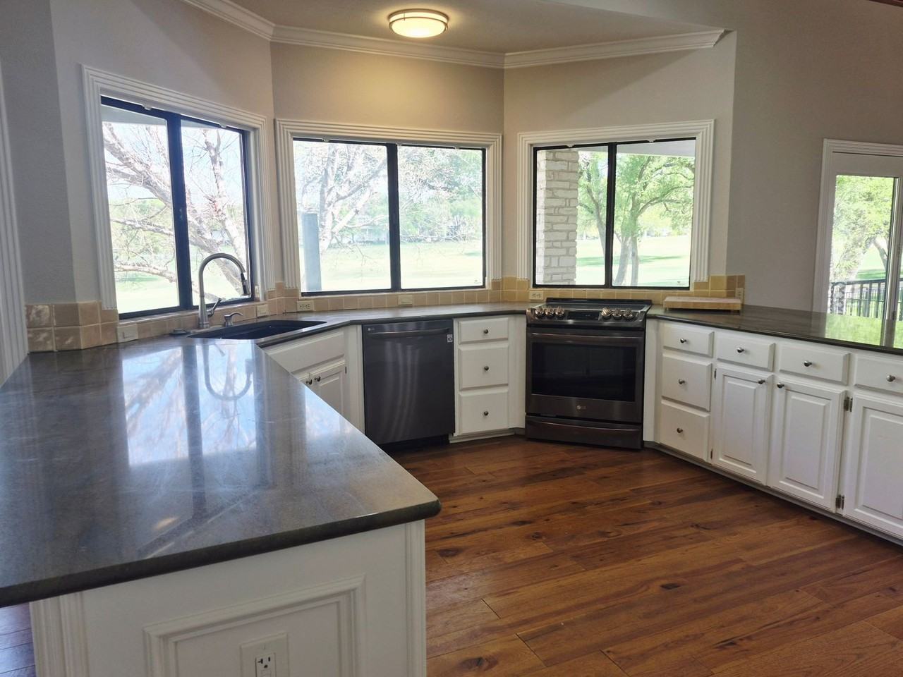 16 Tiburon Dr - Photo 7 of 25