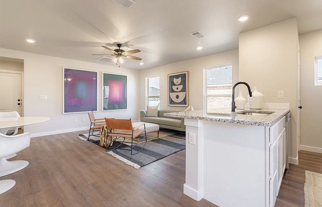 8910 Hockley St - Photo 2 of 10