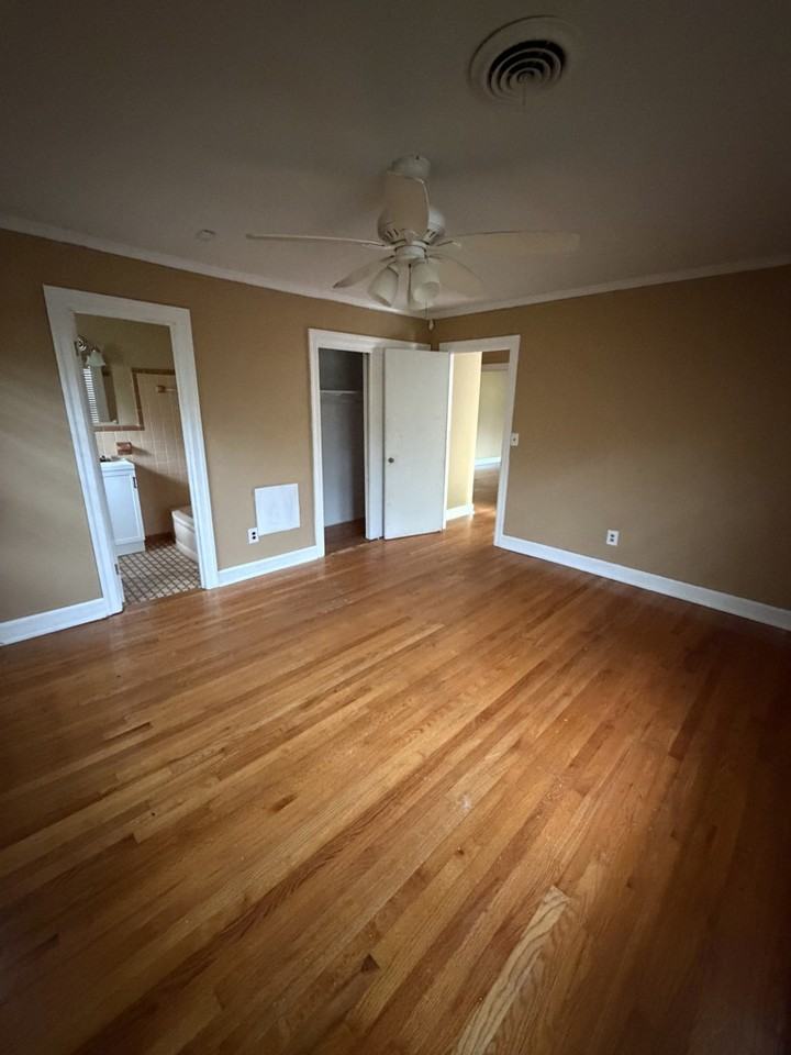 700 Green St - Photo 2 of 15