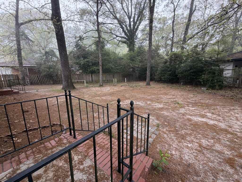 700 Green St - Photo 5 of 15