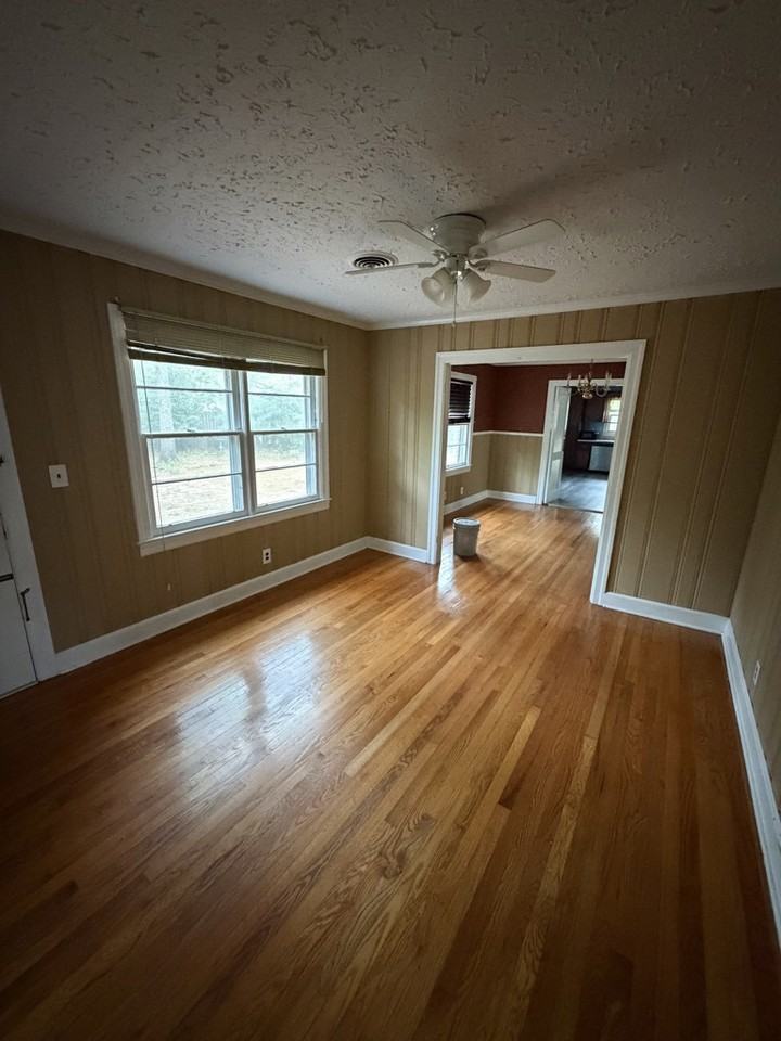 700 Green St - Photo 7 of 15