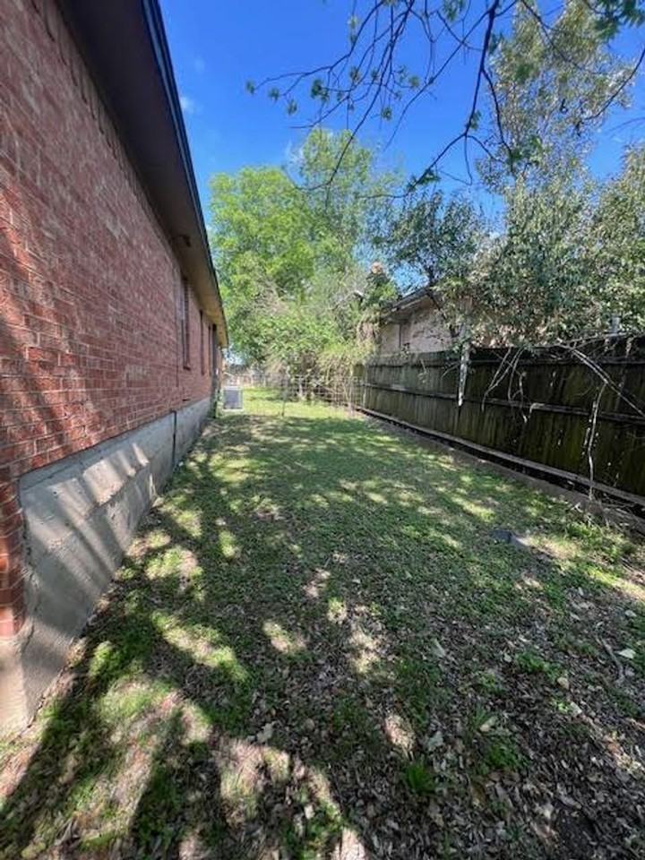 1906 Bosque Blvd - Photo 3 of 13