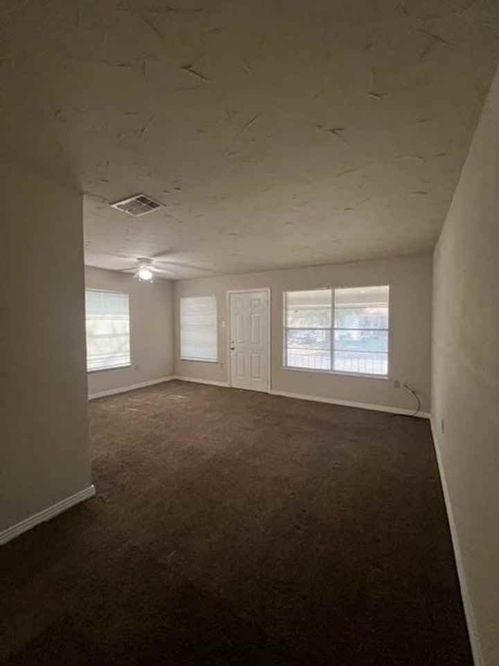 1906 Bosque Blvd - Photo 5 of 13