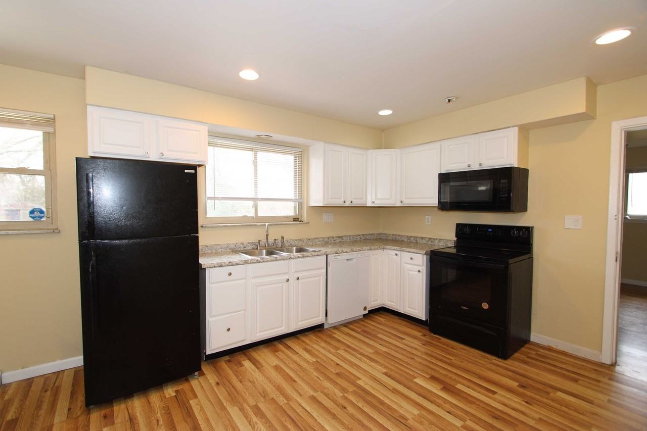 3842 Otis Dr - Photo 7 of 28