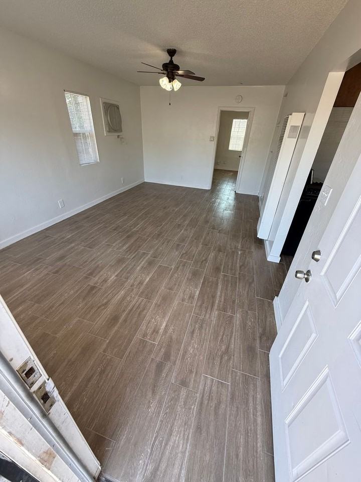 415 Jeffrey St - Photo 5 of 14