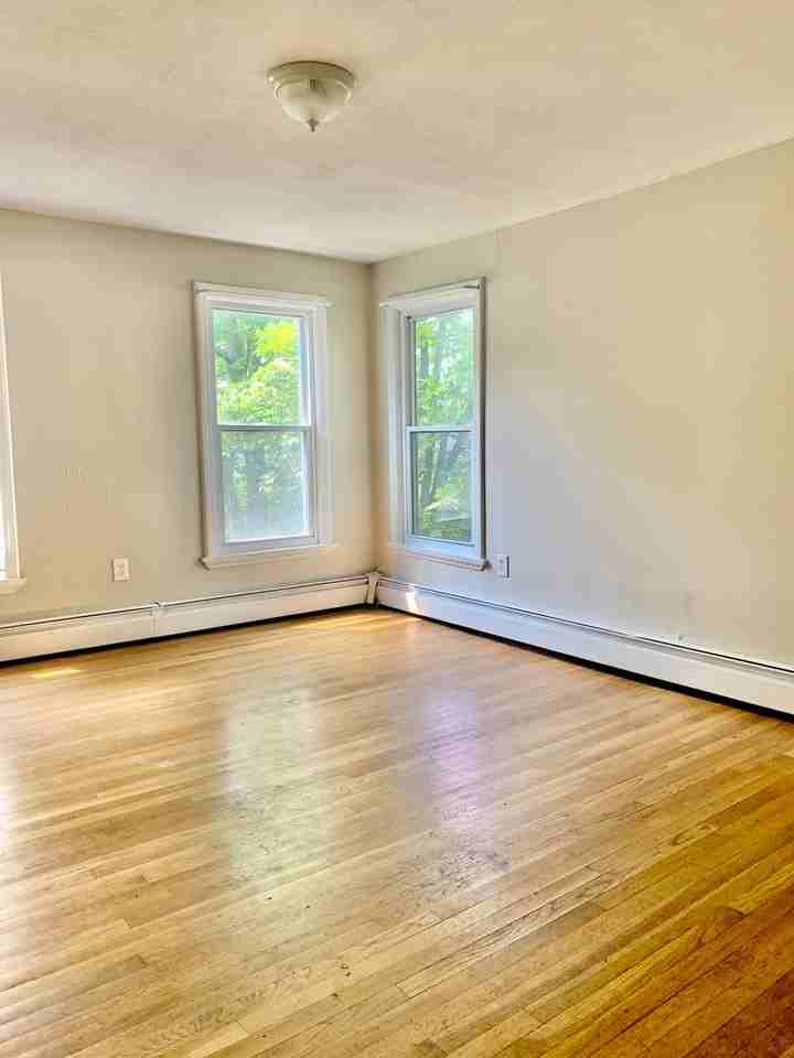 329 Salt Springs Rd - Photo 7 of 21