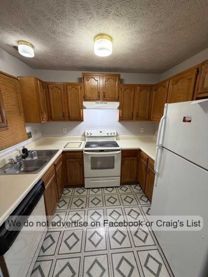 6855 Shawcross Ln - Photo 3 of 11