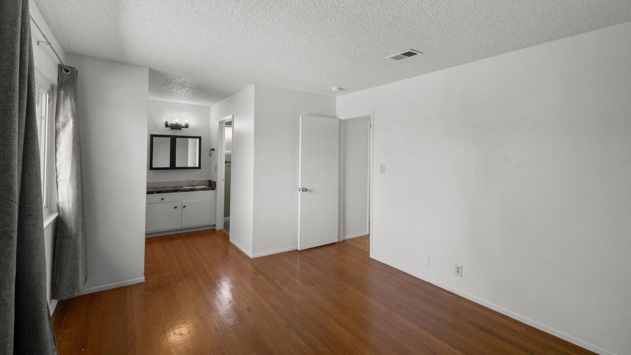 392 Begonia Blvd - Photo 3 of 13