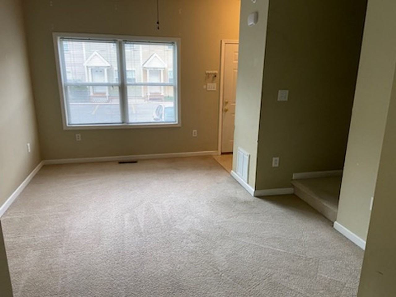 25 Beverly Ct - Photo 2 of 9